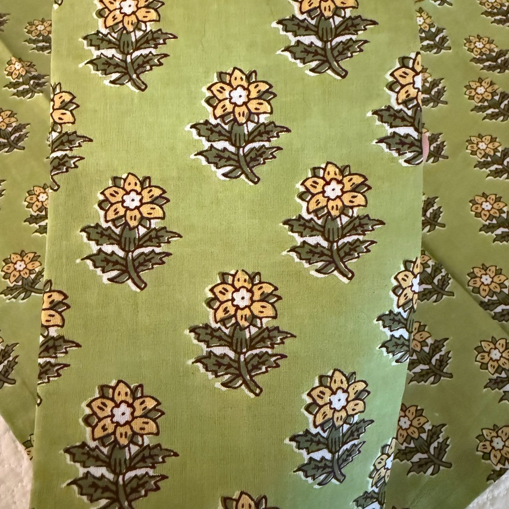 6 Napkins - Green Floral Printed